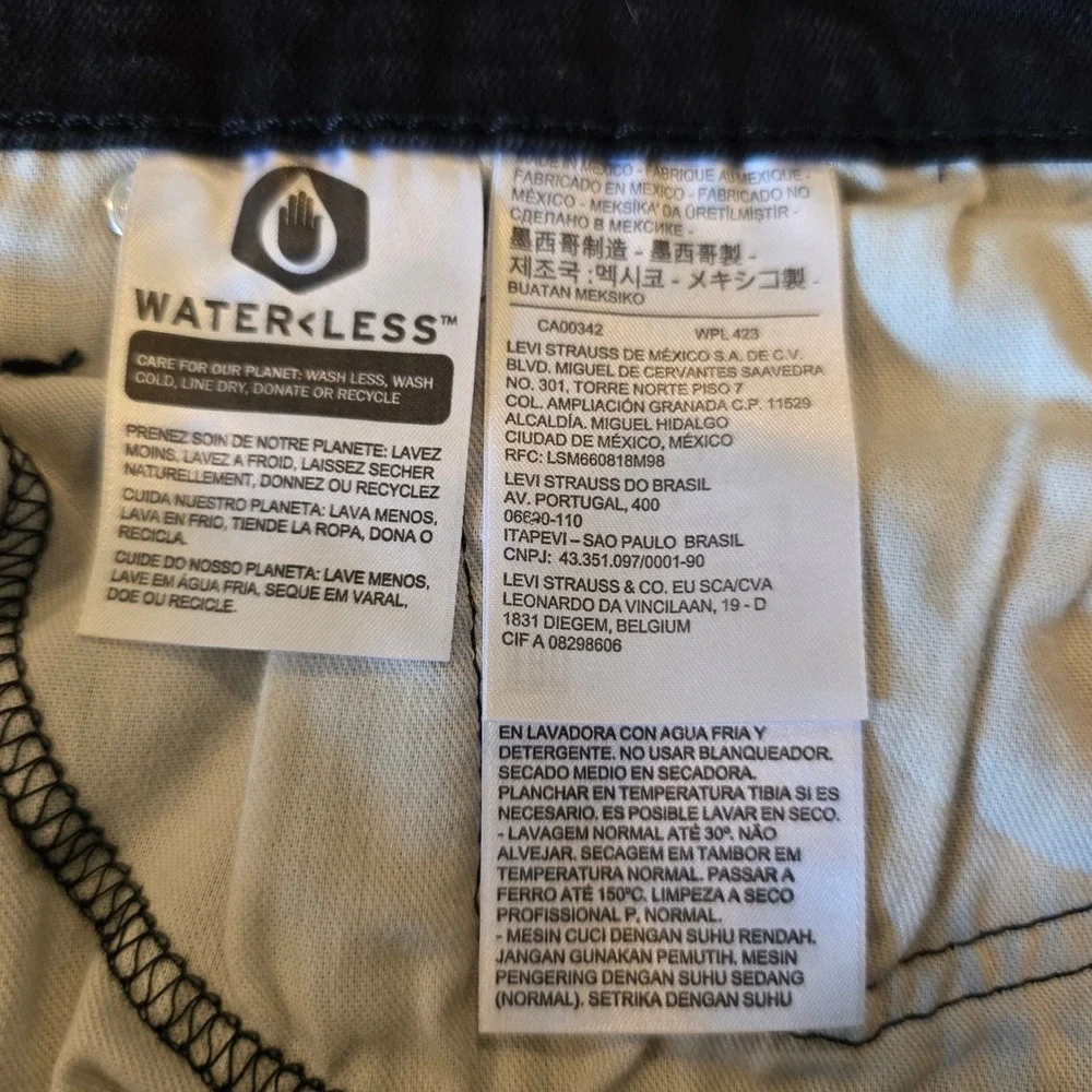 Levis 502 Taper Fit Jeans Mens 42x30 Black Denim Pants A69250-4996
